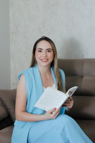 Adriana Ogawa durante atendimento de orientação profissional